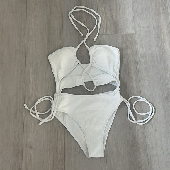 🆕 ZAFUL Textured Lace Up Cinched Cutout One-piece Swimsuit size small - Picture 8 of 9